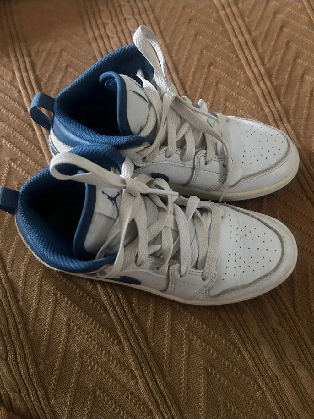 Nike Kids White and Navy High-Top Sneakers - Picture 2 of 7